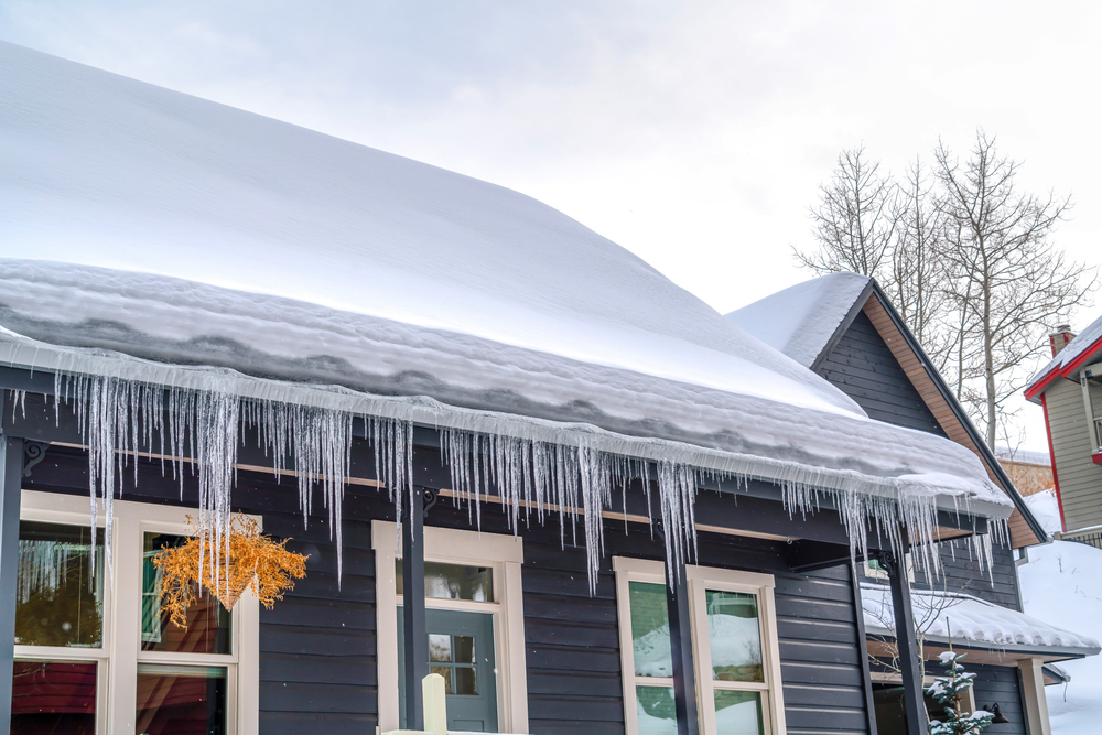 10 Ways to Deal with Ice Dams on Your Roof
